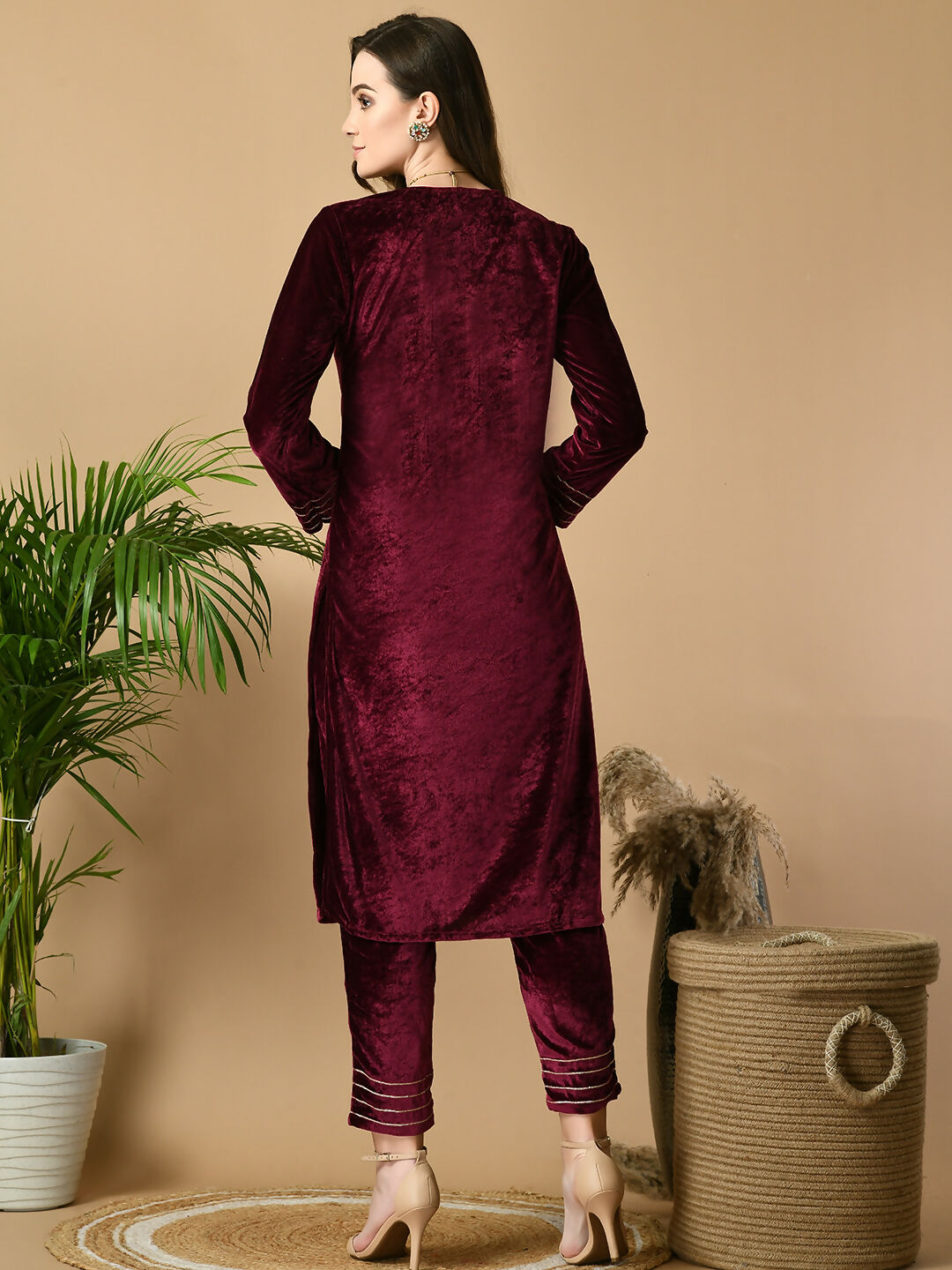 Myshka Women's Magenta Velvet Kurta With Trousers Party Sets | Grocsy