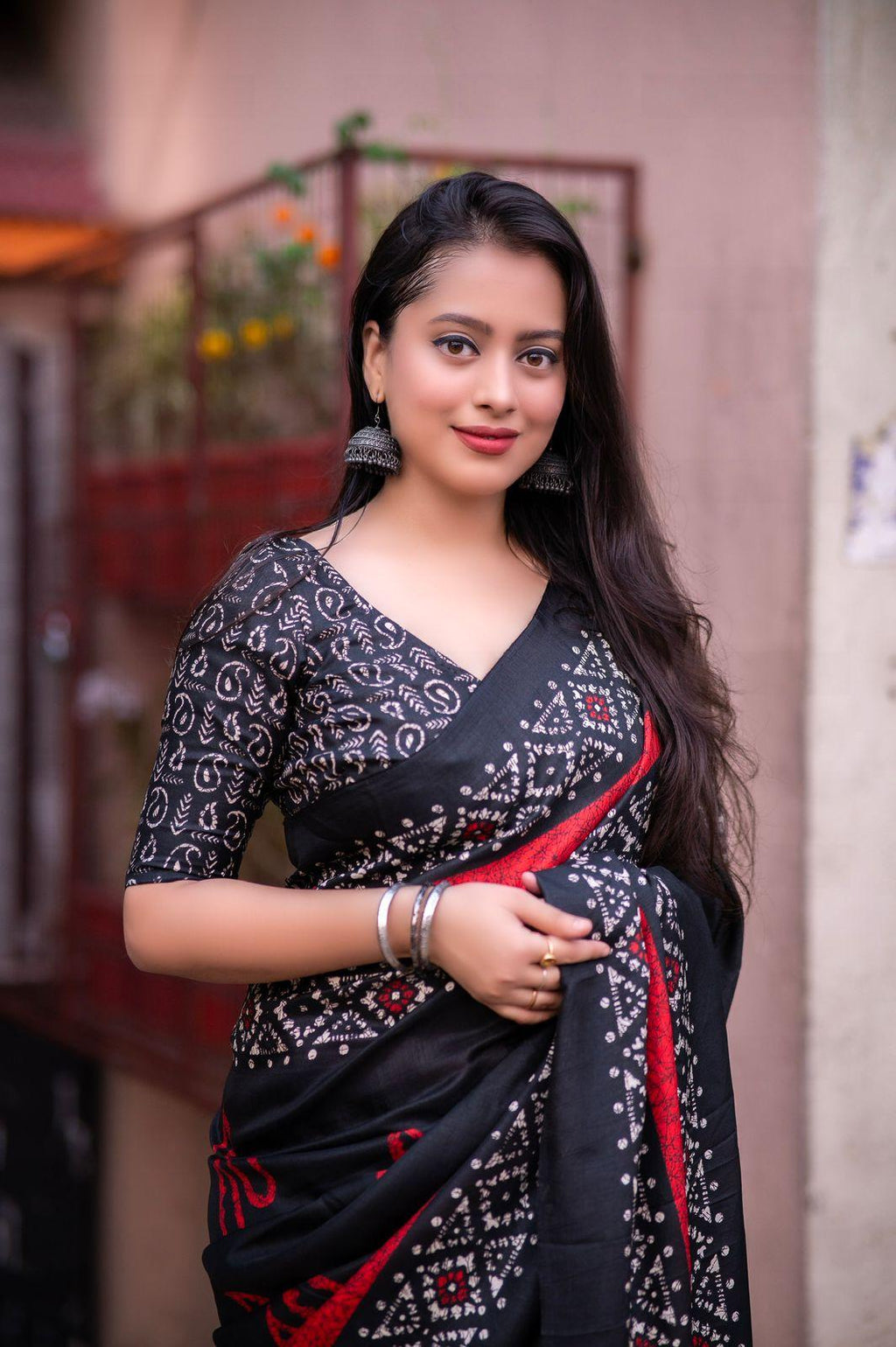 Black Silk Blend Ethnic Motifs Saree with Unstitched Blouse - A2M | Grocsy