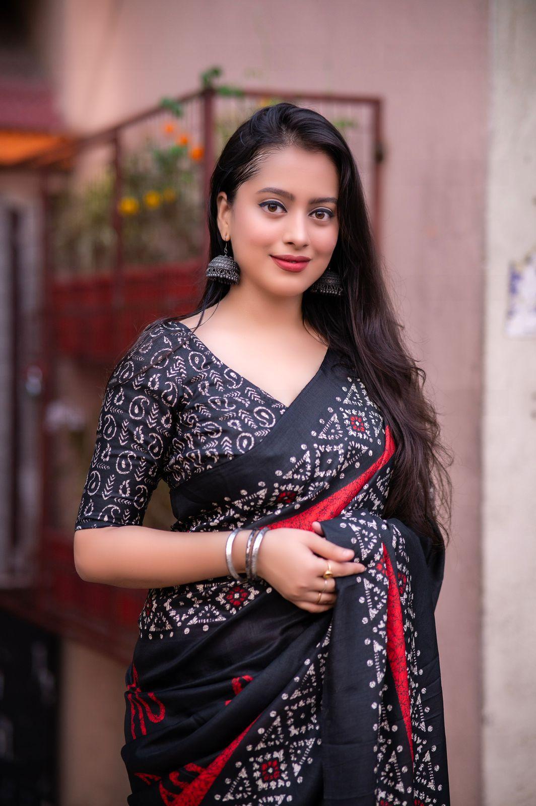 Black Silk Blend Ethnic Motifs Saree with Unstitched Blouse - A2M | Grocsy