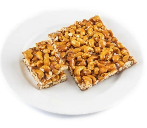 Godavari Vantillu Kaju Chikki / Cashew Chikki / Bellam Jeedipappu Achu | Grocsy