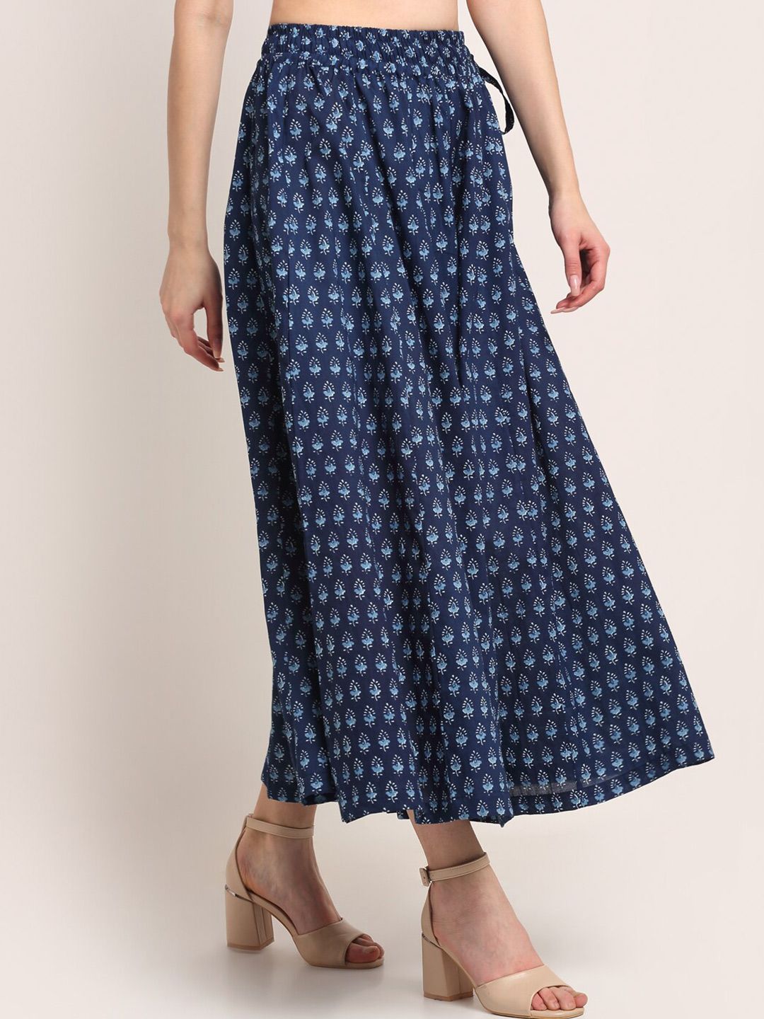 TAG 7 Women Navy Blue Printed Flared Palazzos | Grocsy