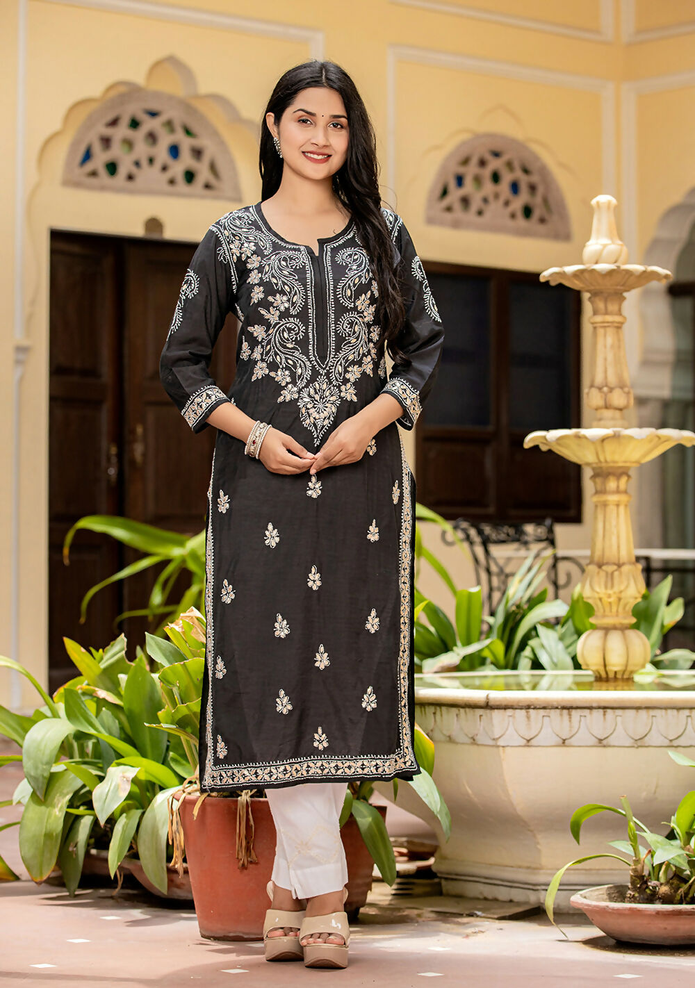 Kaajh Women's Black Chikhankari Embroidered Kurta Pant Set | Grocsy
