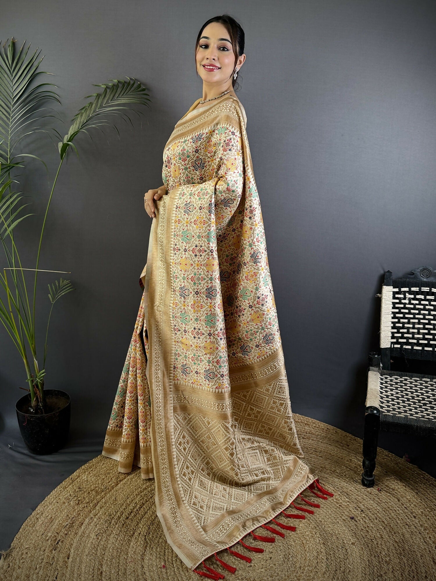 Joban Fashion Cream Intricate Floral & Woven Motifs Soft Silk Banarasi Saree | Grocsy