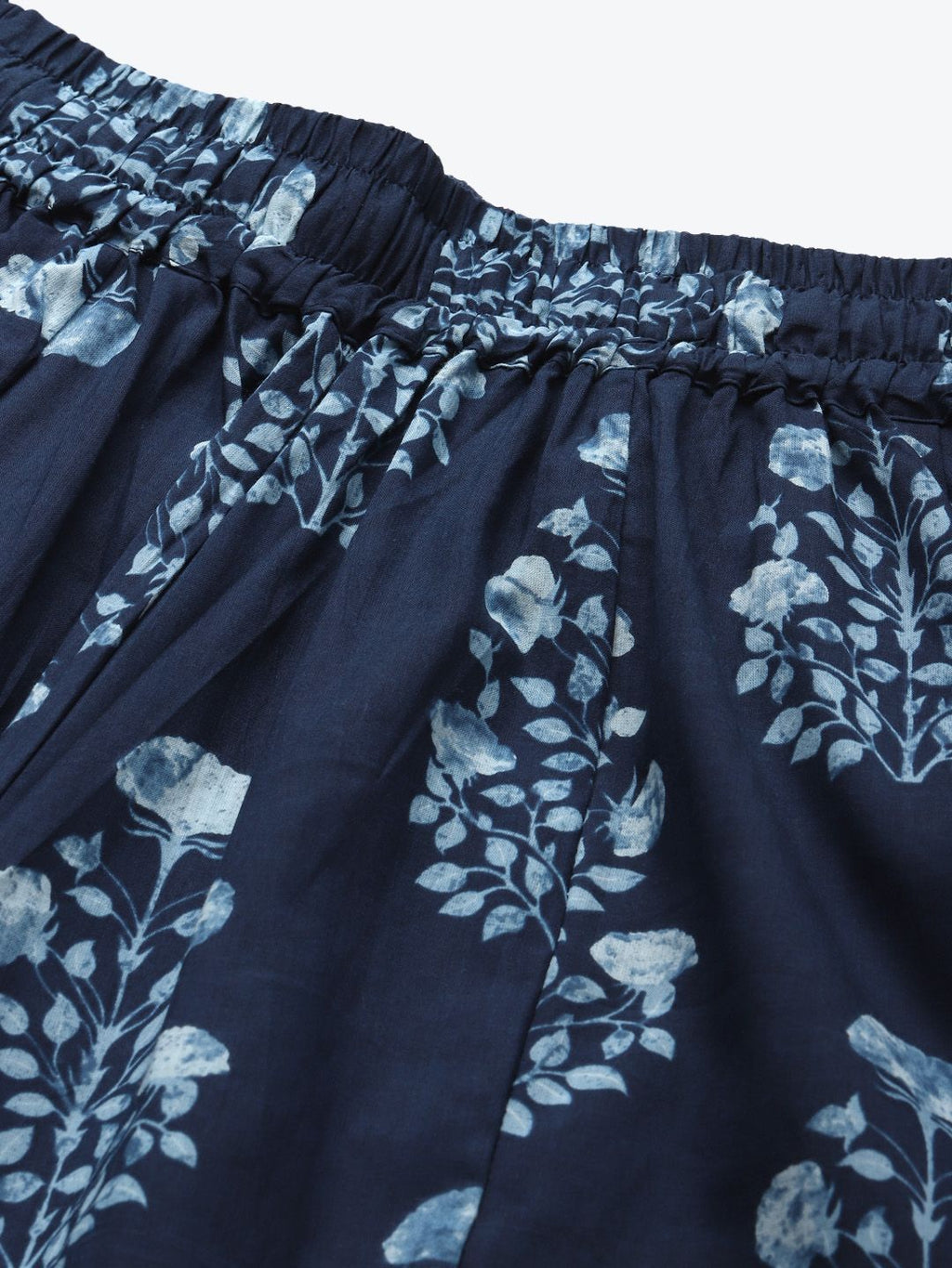 TAG 7 Women Navy Blue & White Printed Flared Palazzos | Grocsy