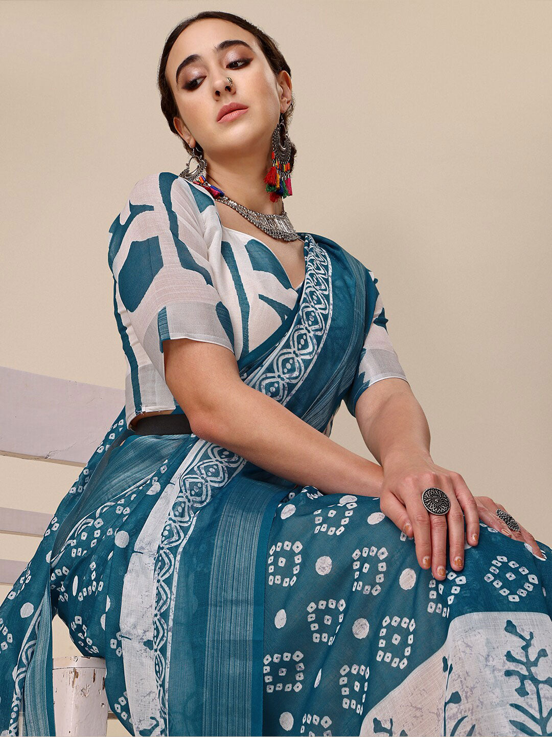 Sangria Teal & White Floral Printed Pure Linen Saree | Grocsy
