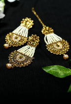 Mominos Fashion Johar Kamal Golden Kundan & Pearls Earrings With Tikka