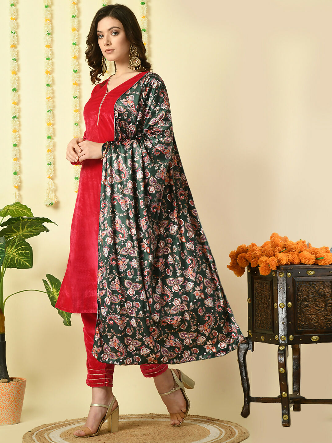 Myshka Women's Pink Velvet Kurta & Trousers With Dupatta Party Sets | Grocsy