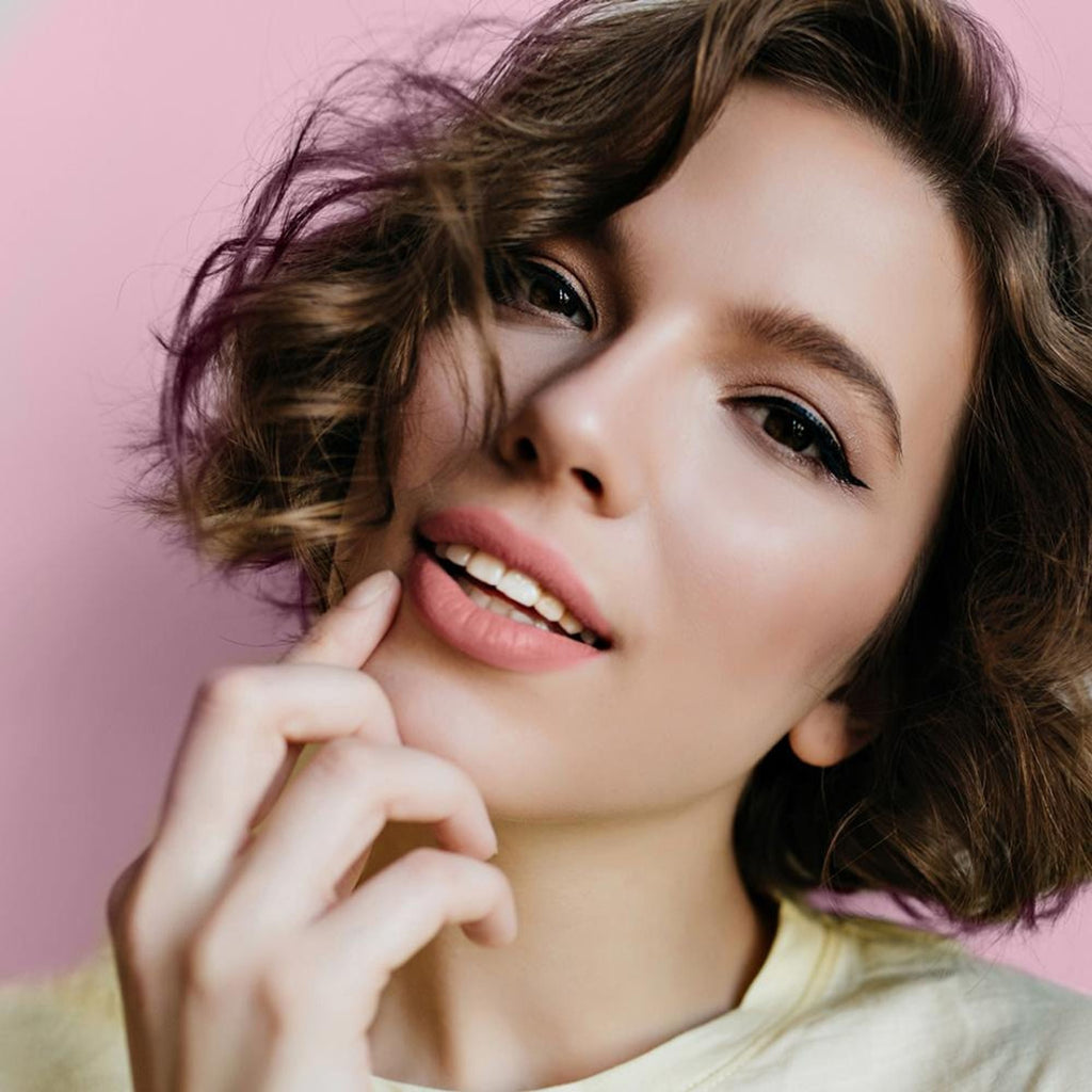 Makeup Revolution Pout Bomb Plumping Lip Liner - Kiss Baby Pink | Grocsy