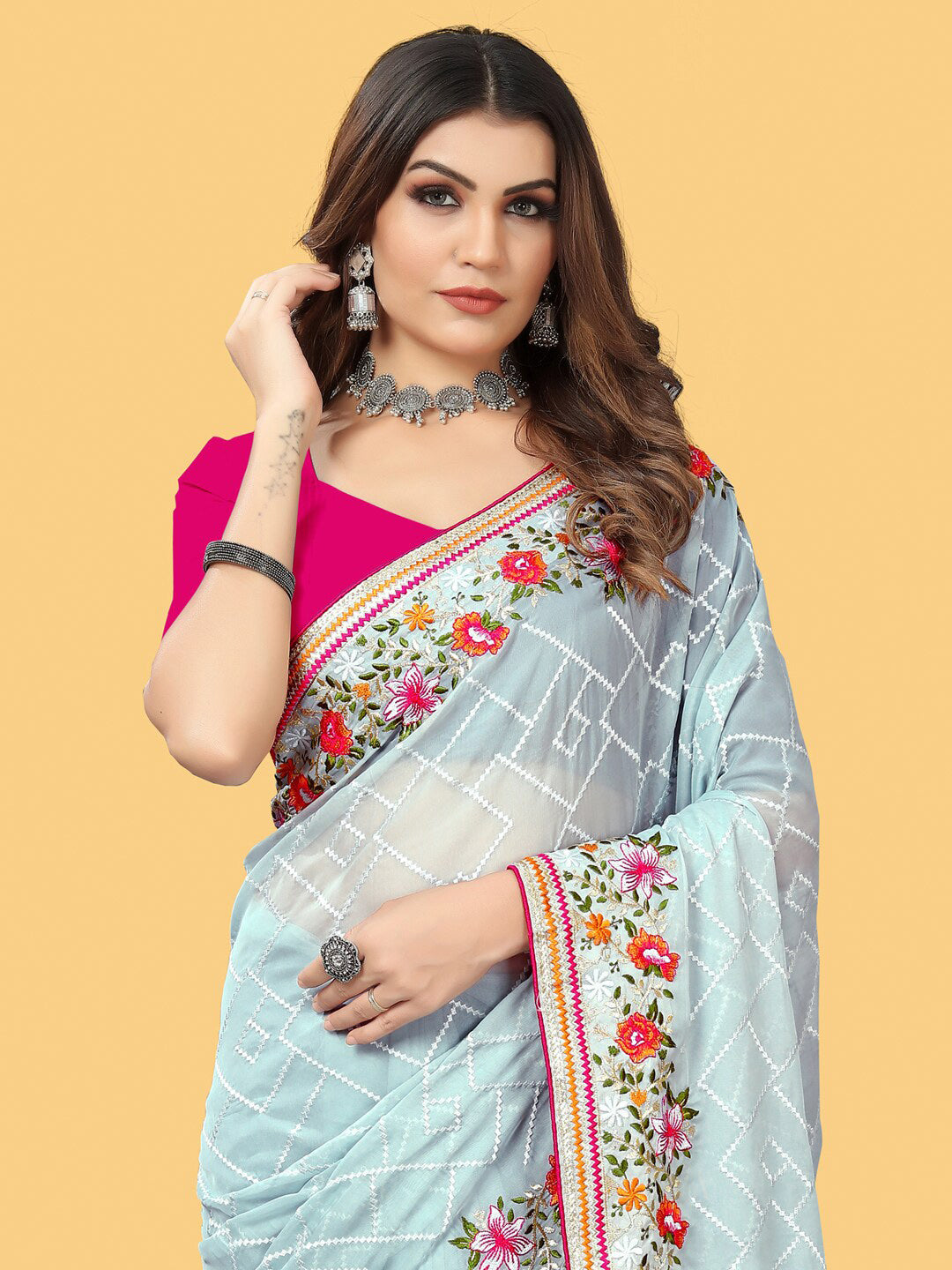 Sangria Grey & Red Geometric Embroidered Organza Sungudi Sarees | Grocsy