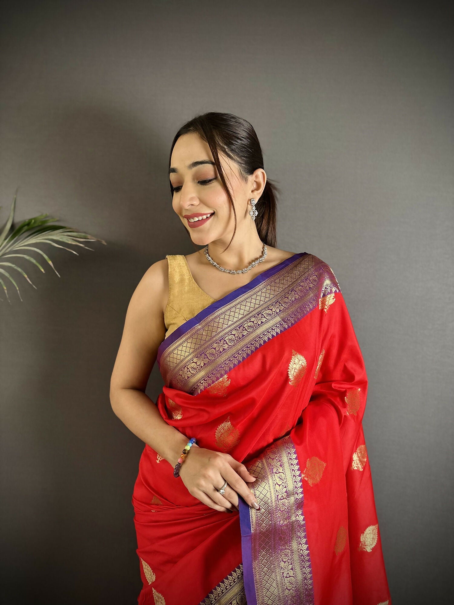 Joban Fashion Red Intricate Zari Weaving Soft Silk Banarasi Saree | Grocsy