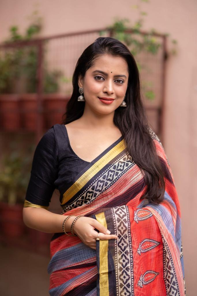 Red Silk Blend Geometric Saree with Unstitched Blouse - Hiral Fashion | Grocsy