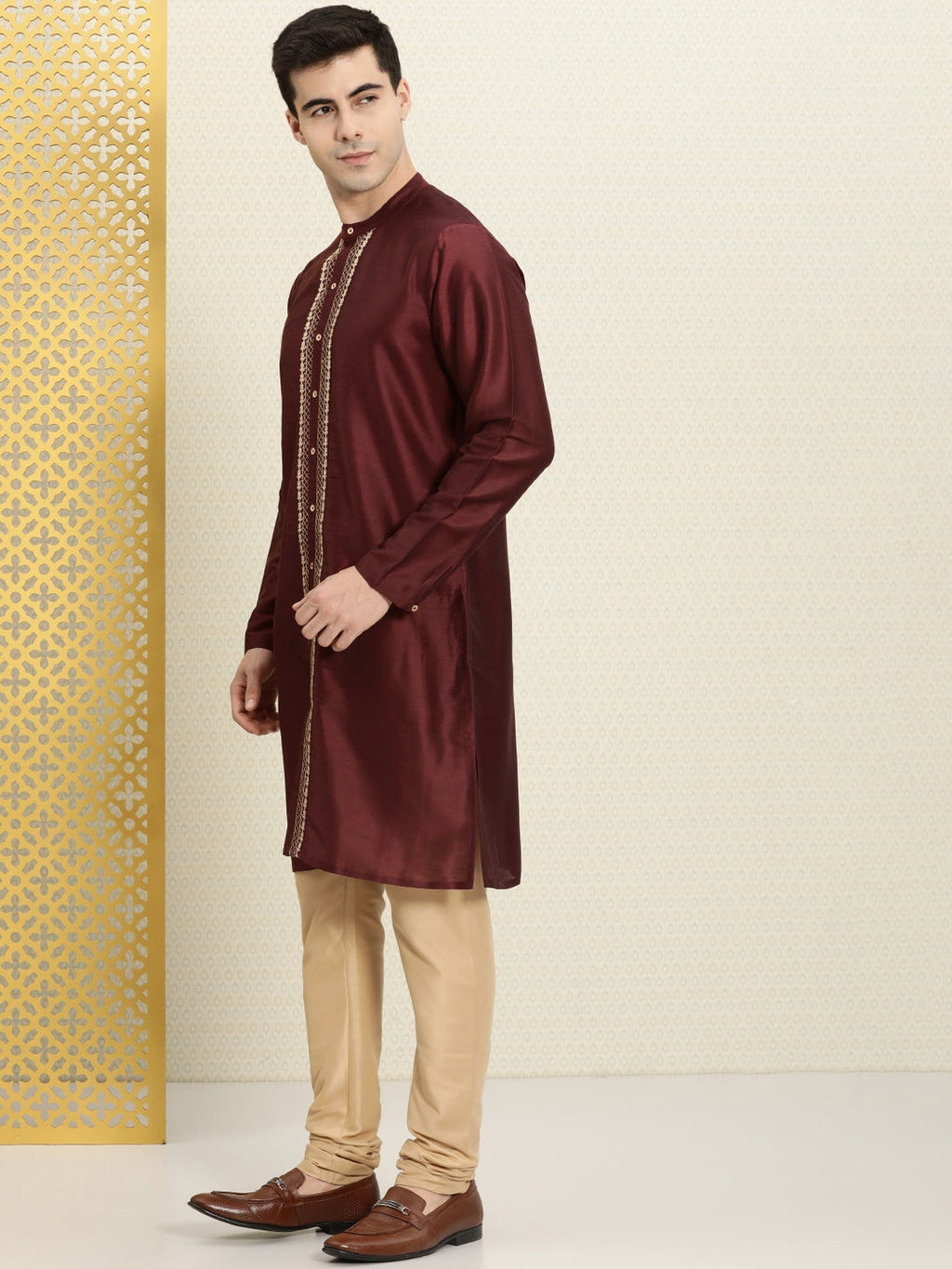 House of Pataudi Men Embroidered Jashn Kurta | Grocsy