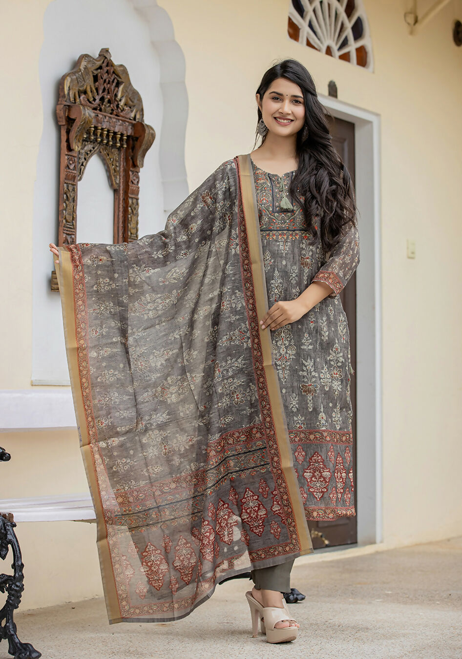Kaajh Women's Grey-Green Digital Print Chanderi Kurta Pant Set With Dupatta | Grocsy