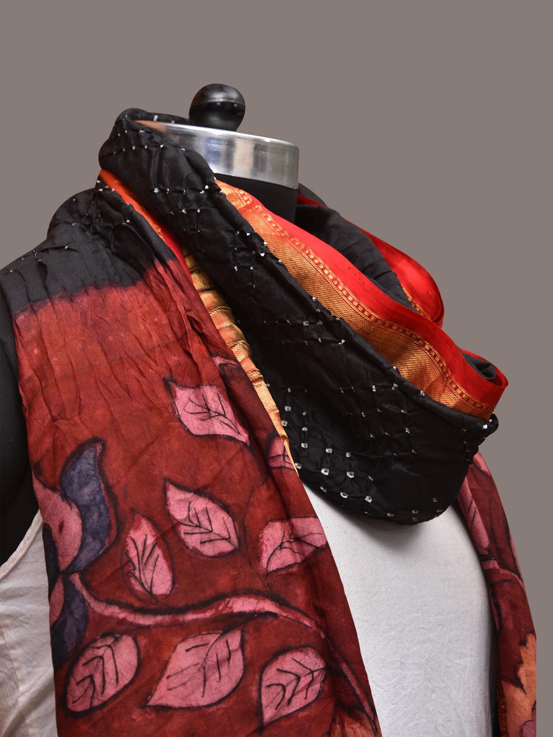 Black and Red Bandhani Kanchipuram Silk Handloom Dupatta with Kalamkari Design - Global Threads | Grocsy