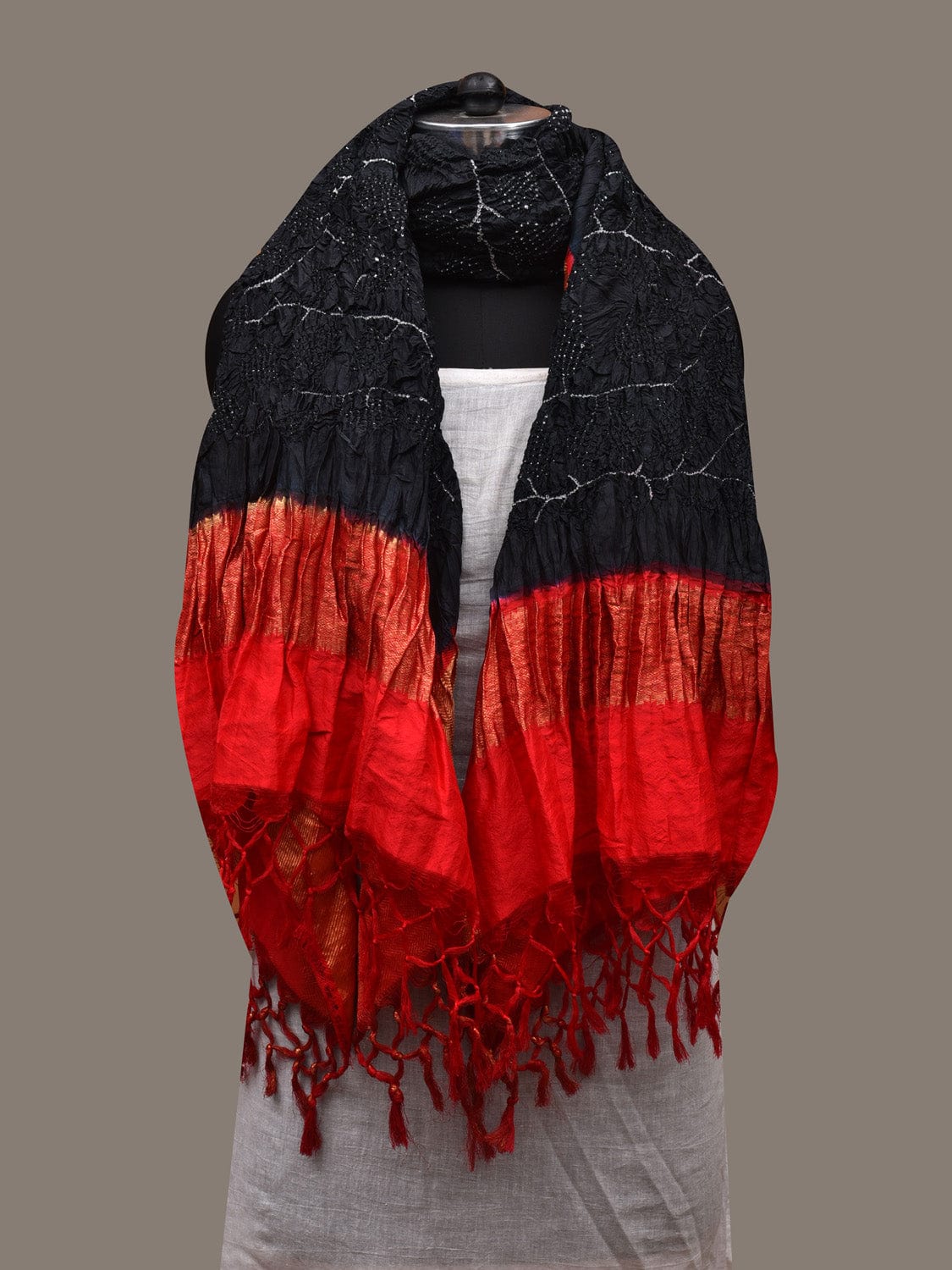 Black and Red Bandhani Kanchipuram Silk Handloom Dupatta with Leaves Design - Global Threads | Grocsy