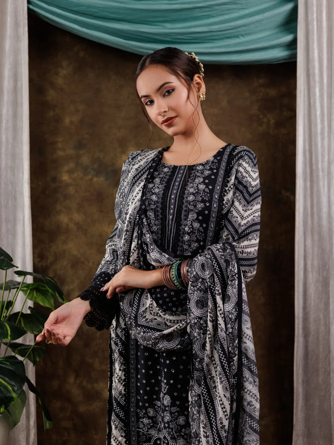 Yufta Black Hand Embroidery Silk Straight Kurta And Trouser With Dupatta Set | Grocsy
