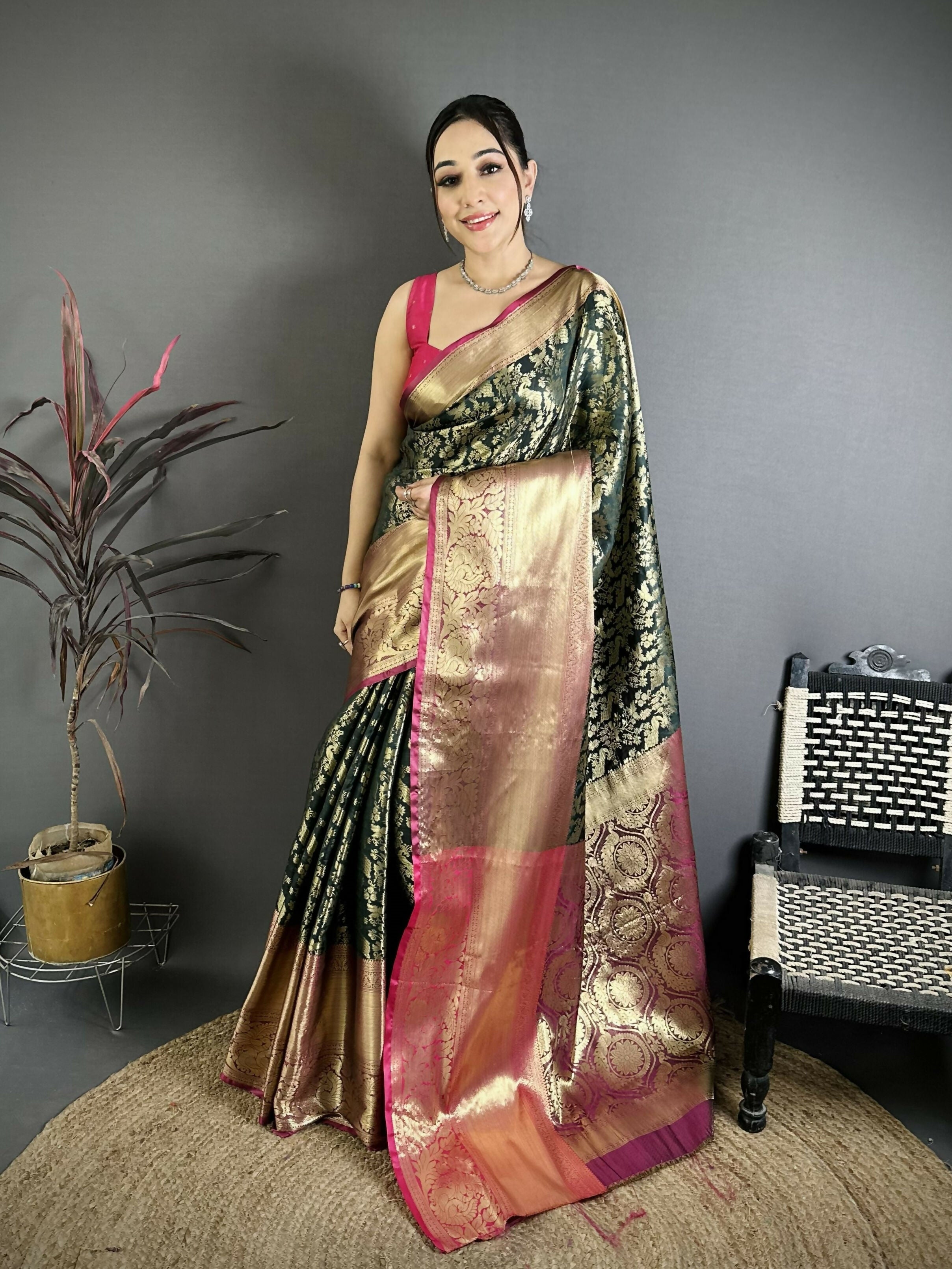 Prime Volt Pure Handloom Kanjivaram Katan Silk Saree with Antique Zari & Contrast Pallu-Green | Grocsy