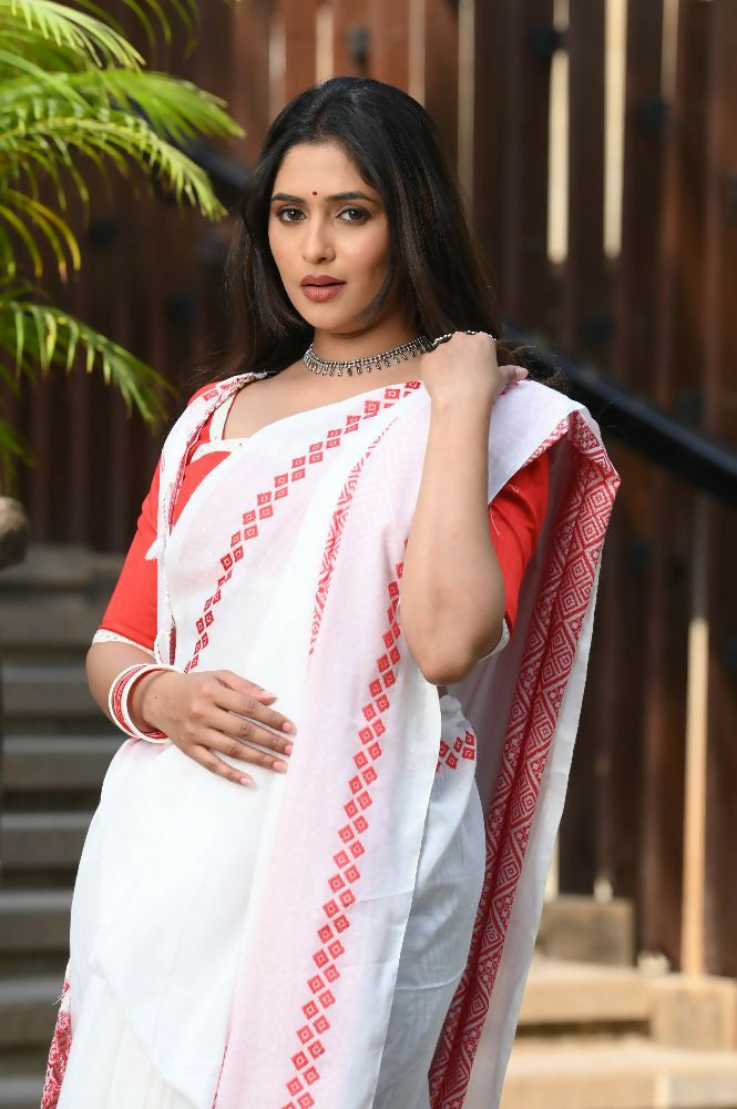 Beatitude White Cotton Tangail Handloom Saree | Grocsy