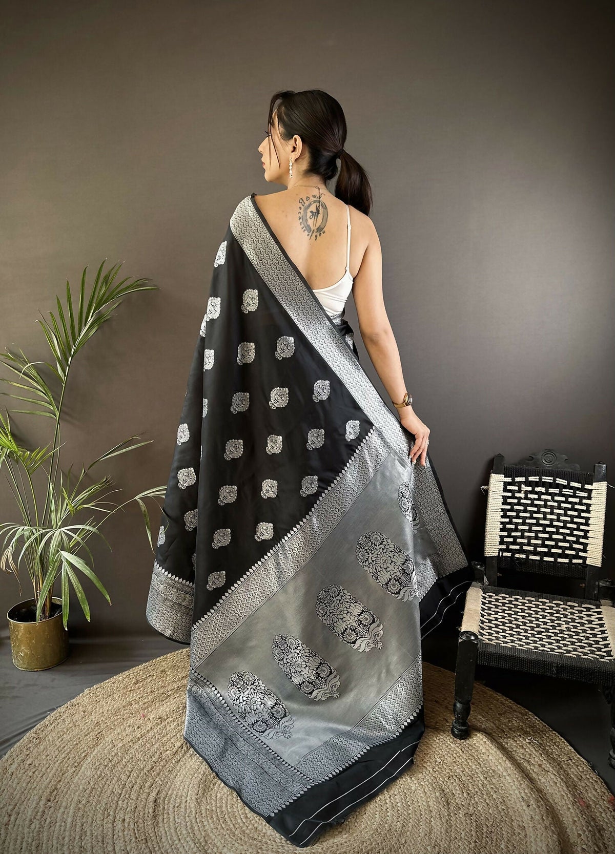 Joban Fashion Black Floral Motifs Soft Silk Banarasi Saree | Grocsy