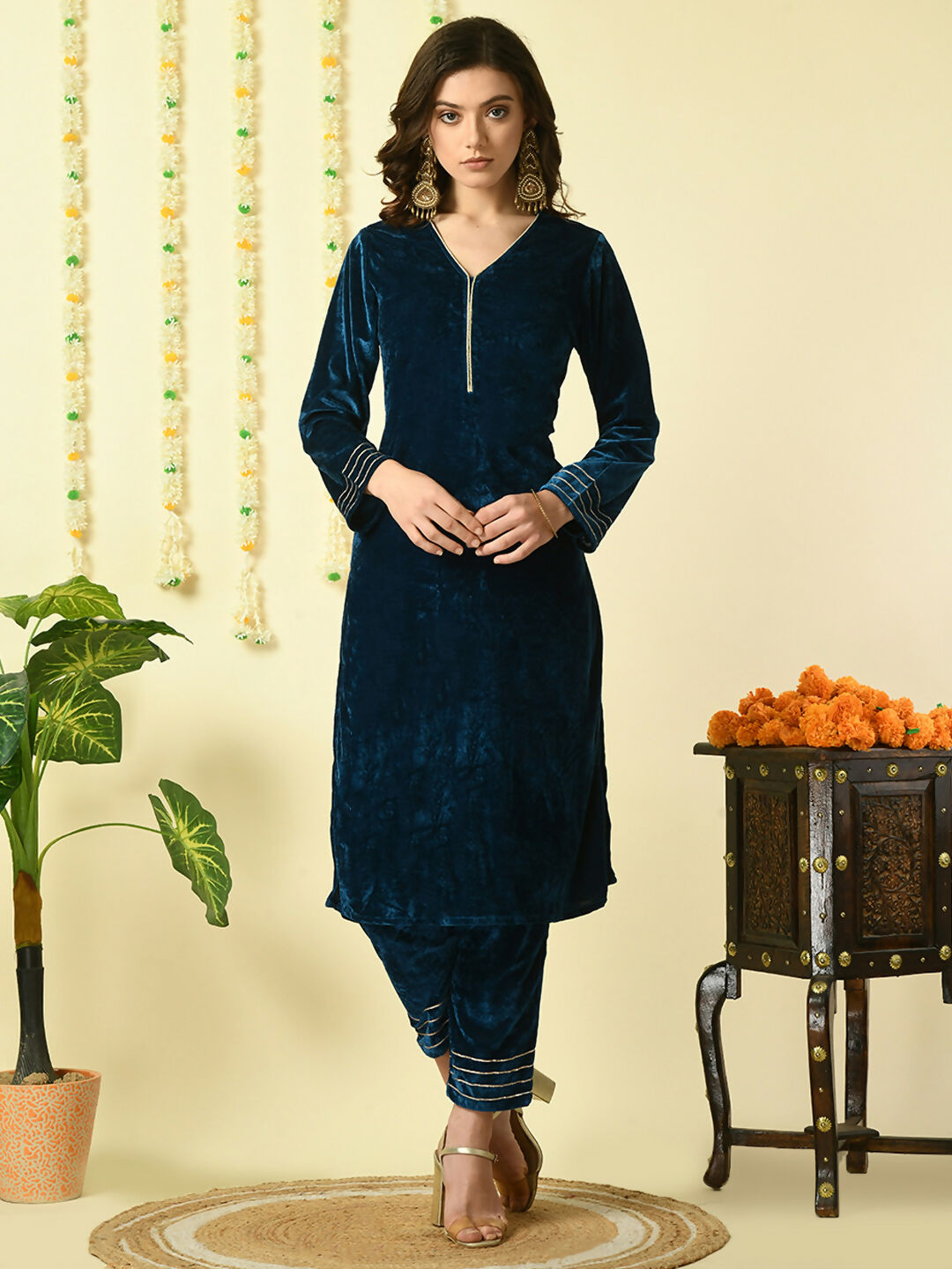 Myshka Women's Teal Velvet Kurta With Trousers Party Sets | Grocsy