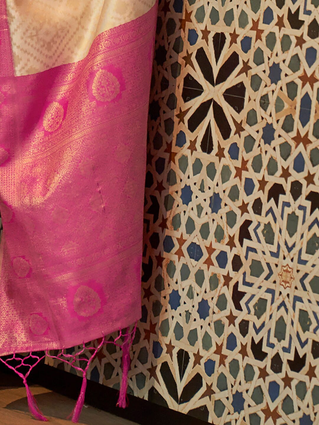 Saree Mall Ethnic Motifs Zari Woven Design Silk Blend Kanjeevaram Saree | Grocsy