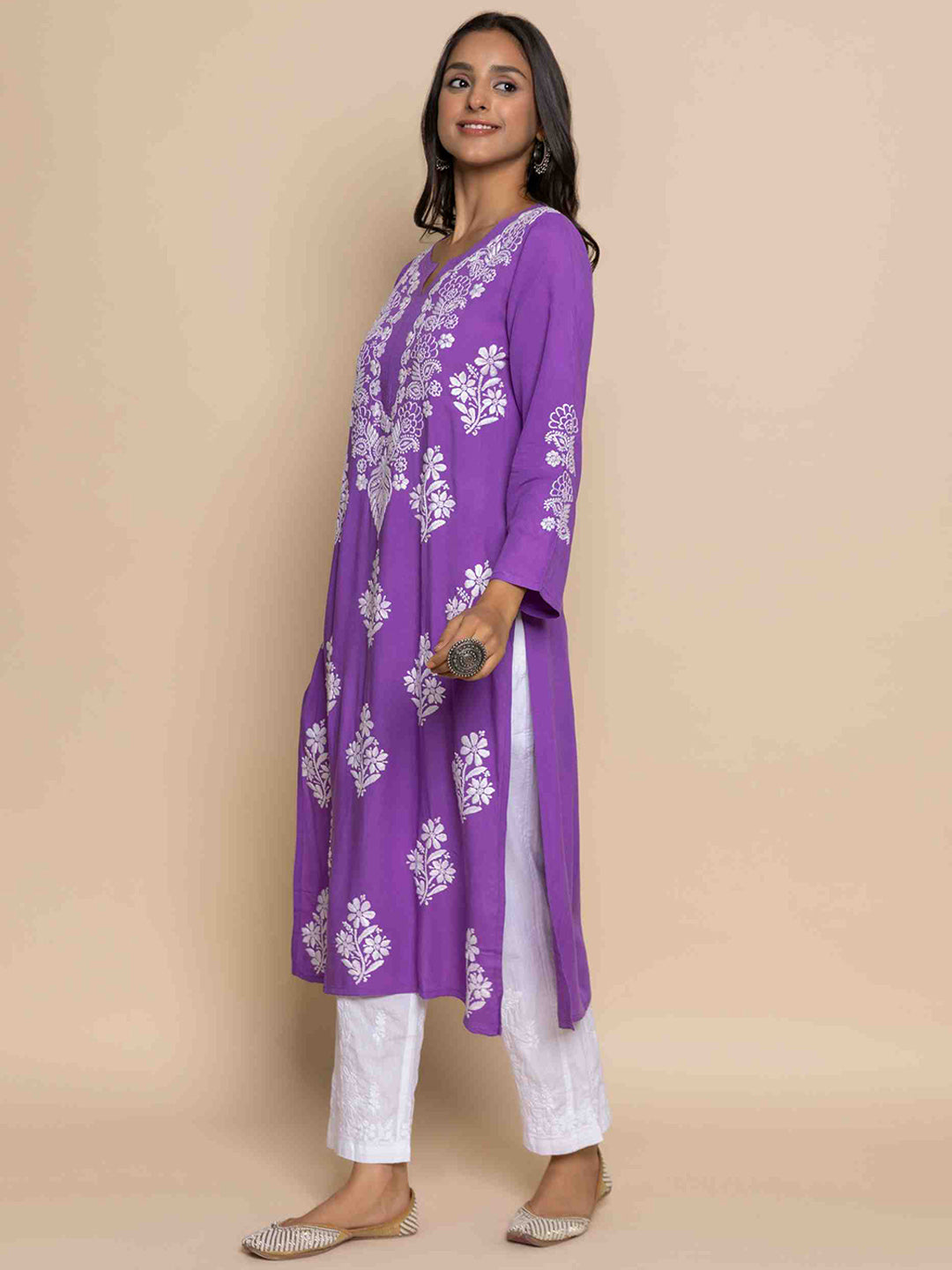HOUSE OF KARI Floral Chikankari Embroidered Notched Round Neck Straight Kurta | Grocsy