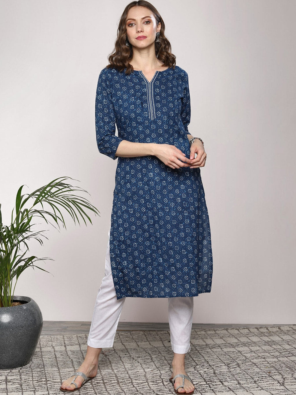 Sangria Women Navy Blue Printed Straight Kurta | Grocsy