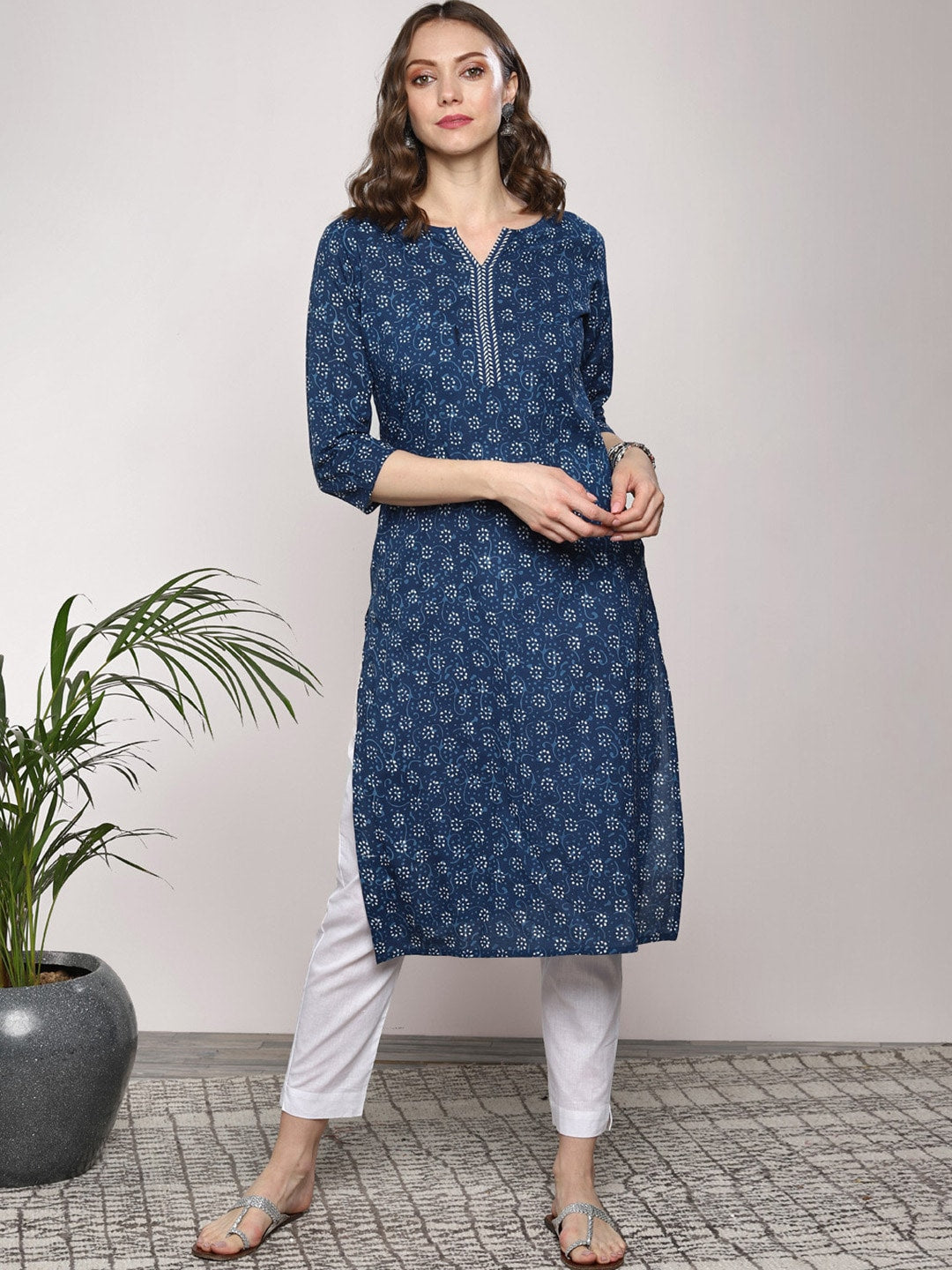 Sangria Women Navy Blue Printed Straight Kurta | Grocsy