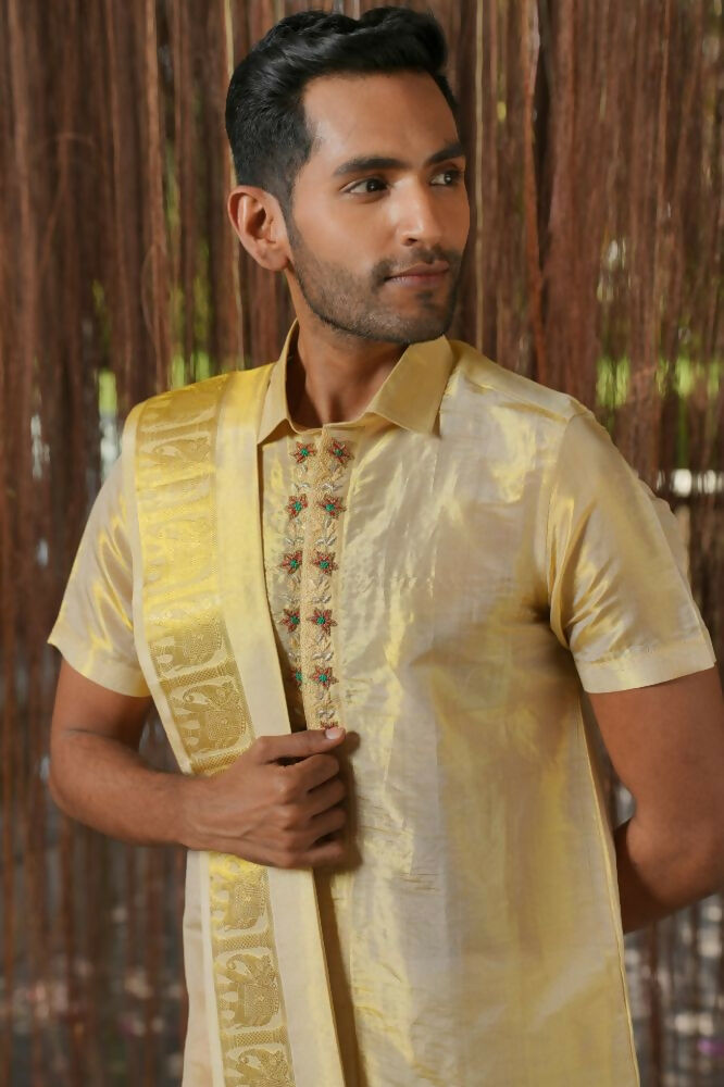 Gold Tissu Kanjivaram Machien Embroidered Pattu Set by Hilo Design | Grocsy