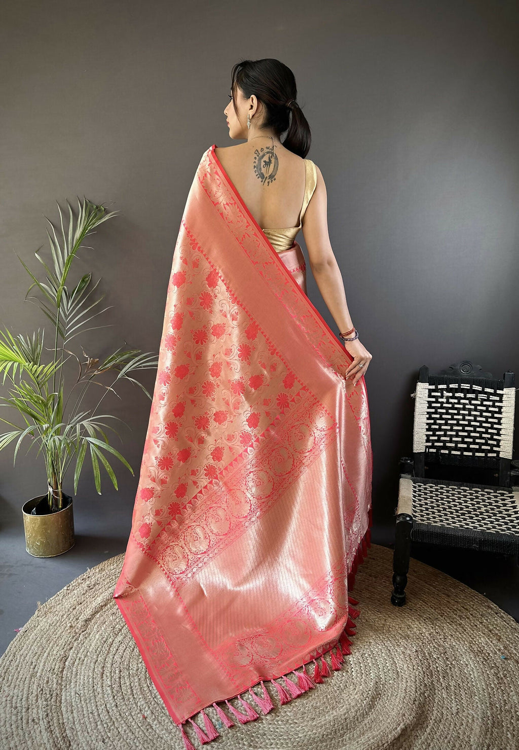 Joban Fashion Onion Pink Flower Jall Pattern Soft Silk Banarasi Saree | Grocsy