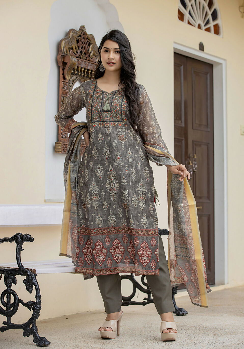 Kaajh Women's Grey-Green Digital Print Chanderi Kurta Pant Set With Dupatta | Grocsy