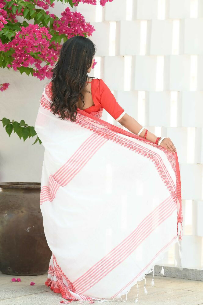 Beatitude White Cotton Zig Zag Border Handloom Saree | Grocsy