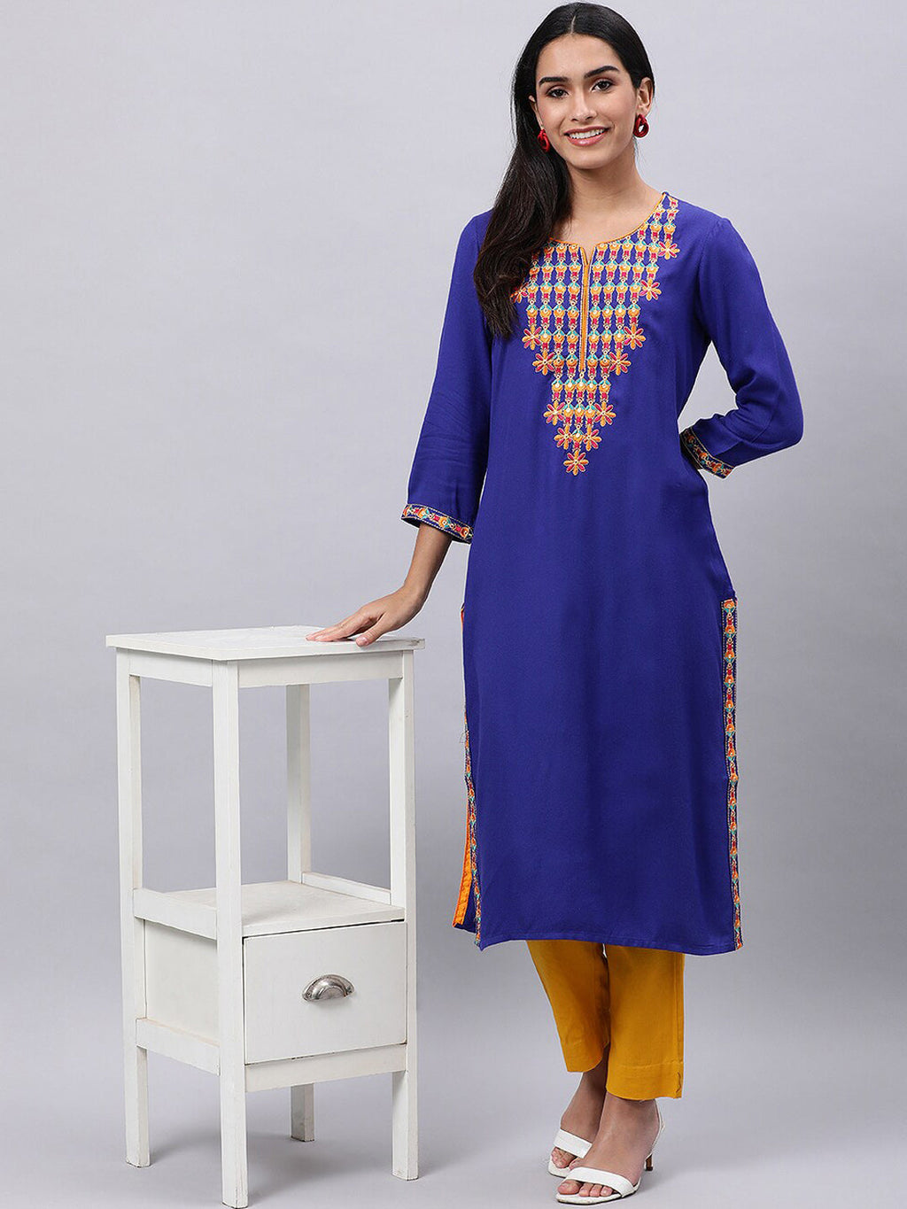 Souchii Women Beautiful Ethnic Motifs Yoke Design Mirror Work Kurta | Grocsy