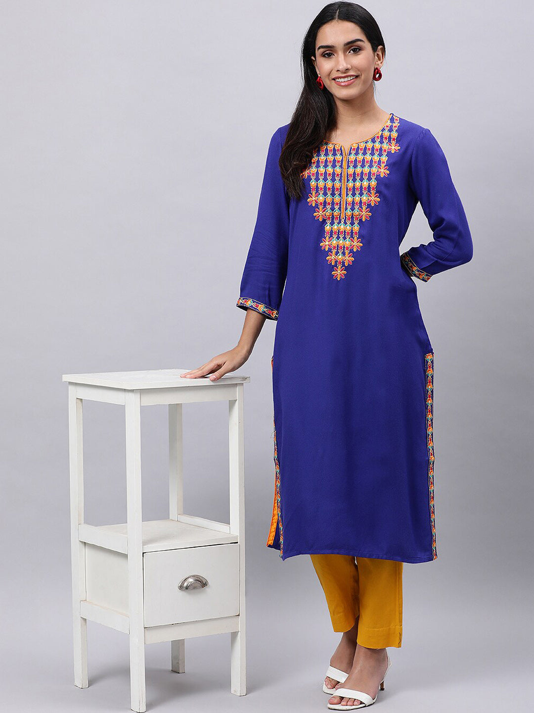 Souchii Women Beautiful Ethnic Motifs Yoke Design Mirror Work Kurta | Grocsy