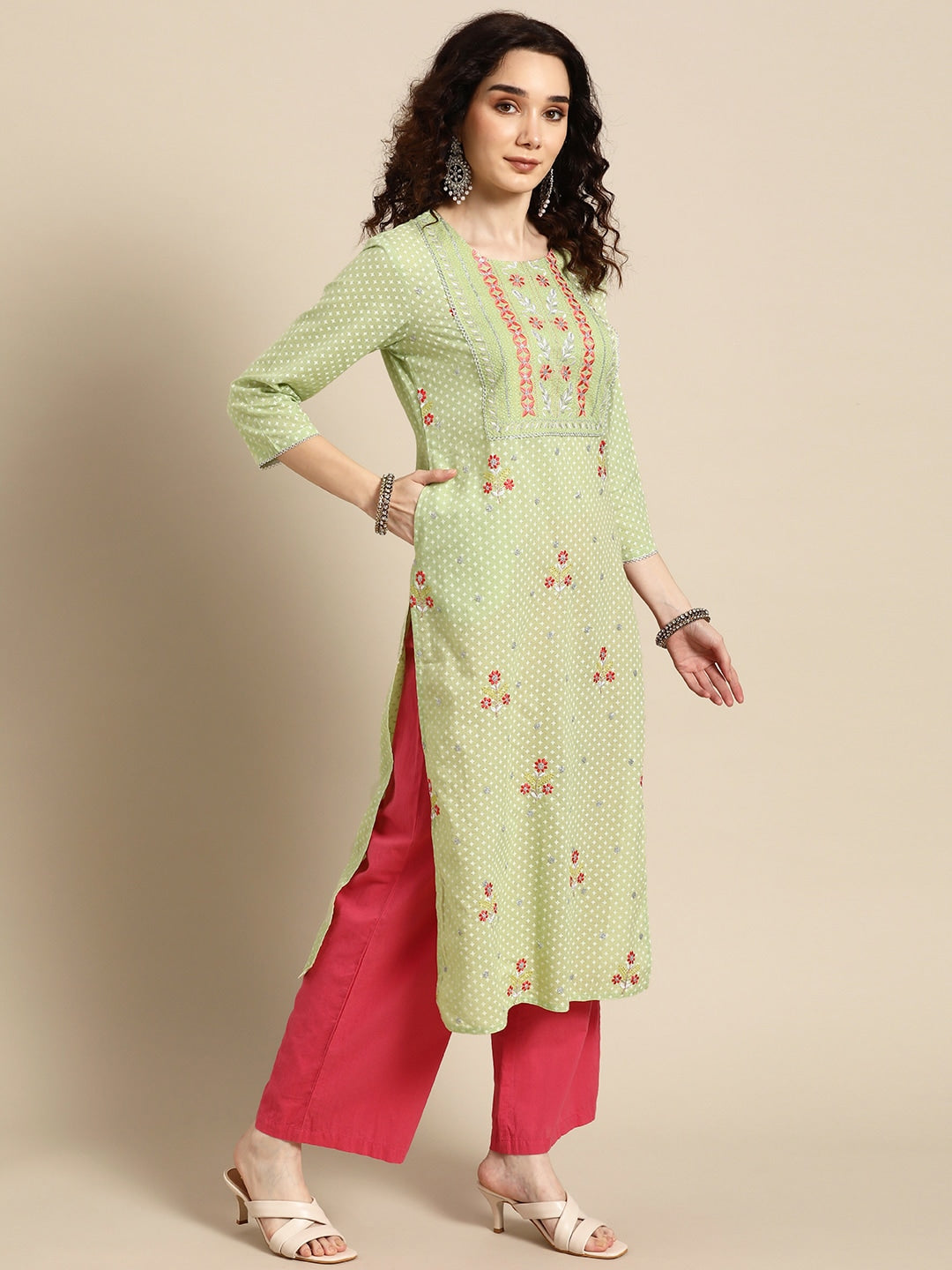Sangria Women Green Floral Printed Thread Work Floral Kurta | Grocsy