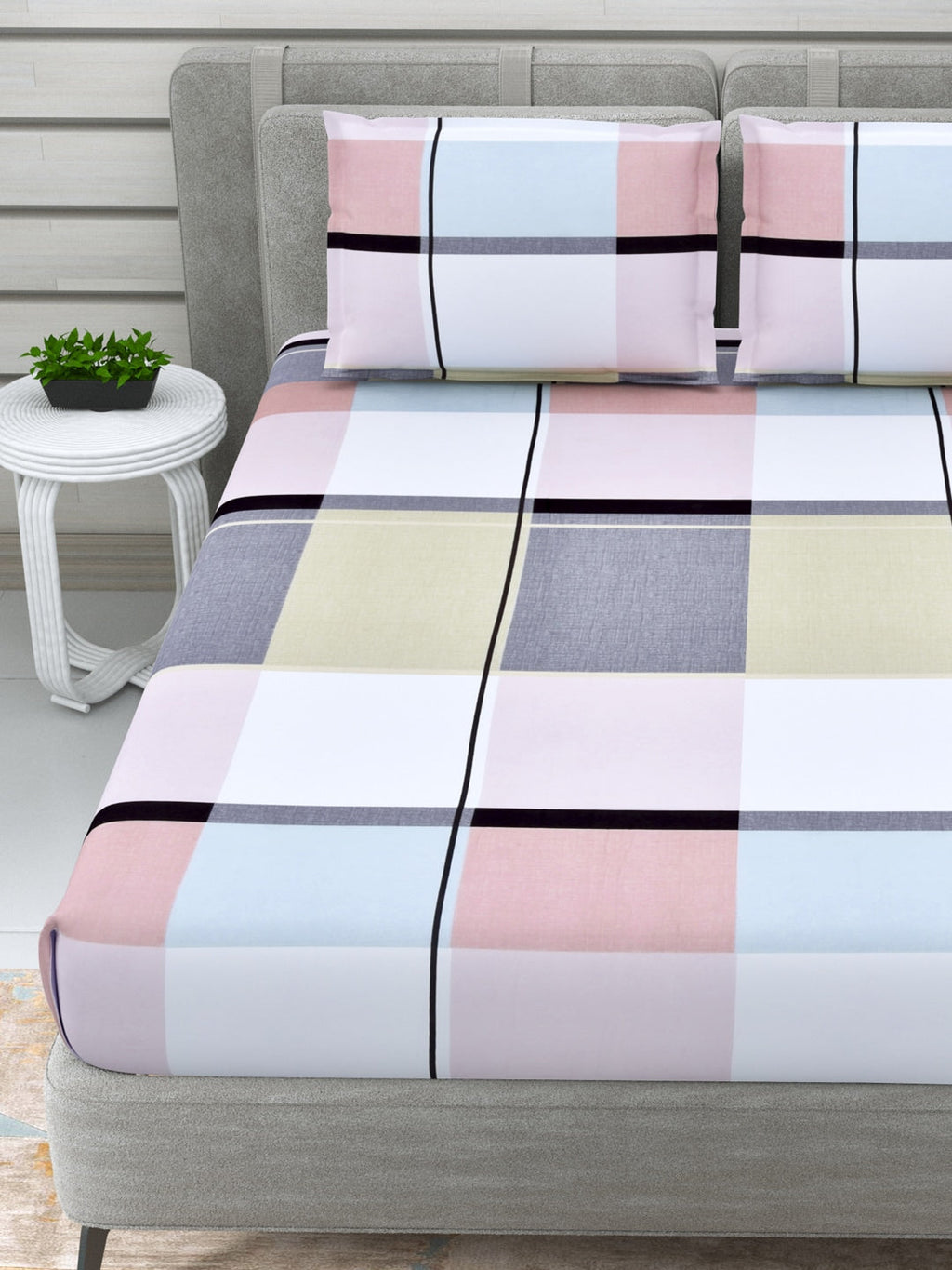 DREAM WEAVERZ Pink & Grey Geometric Glazed Cotton 220 TC King Bedsheet with 2 Pillow Covers | Grocsy