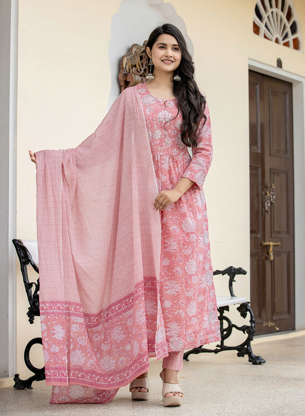Kaajh Women's Pink Floral Print Cotton Kurta Pant With Dupatta Set | Grocsy