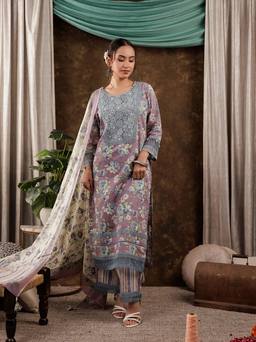 Yufta Cotton Kurta Dupatta Set With Lace Detailing | Grocsy