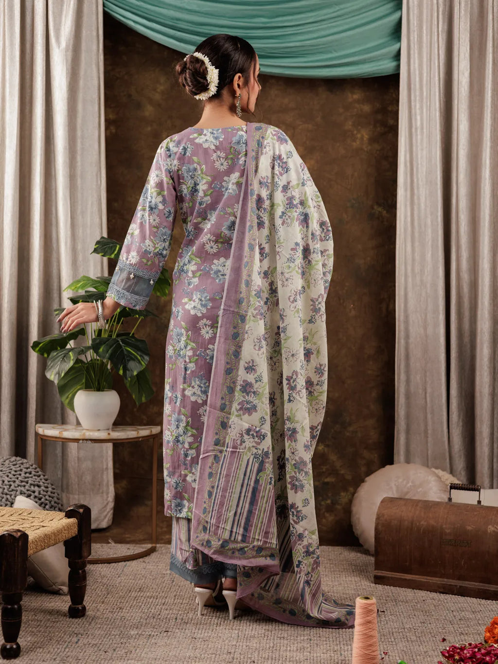 Yufta Cotton Kurta Dupatta Set With Lace Detailing | Grocsy