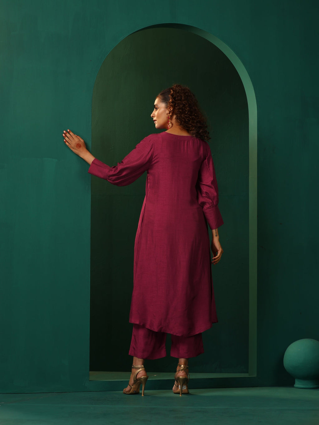 trueBrowns Maroon Silk Puff Sleeve Kurta Pant Set | Grocsy