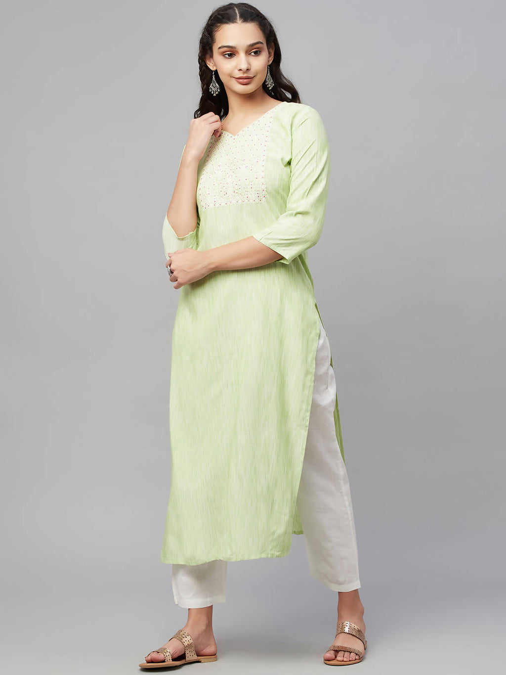Myshka Green Embroidered 3/4 Sleeve V Neck Kurta Pant Dupatta Set | Grocsy