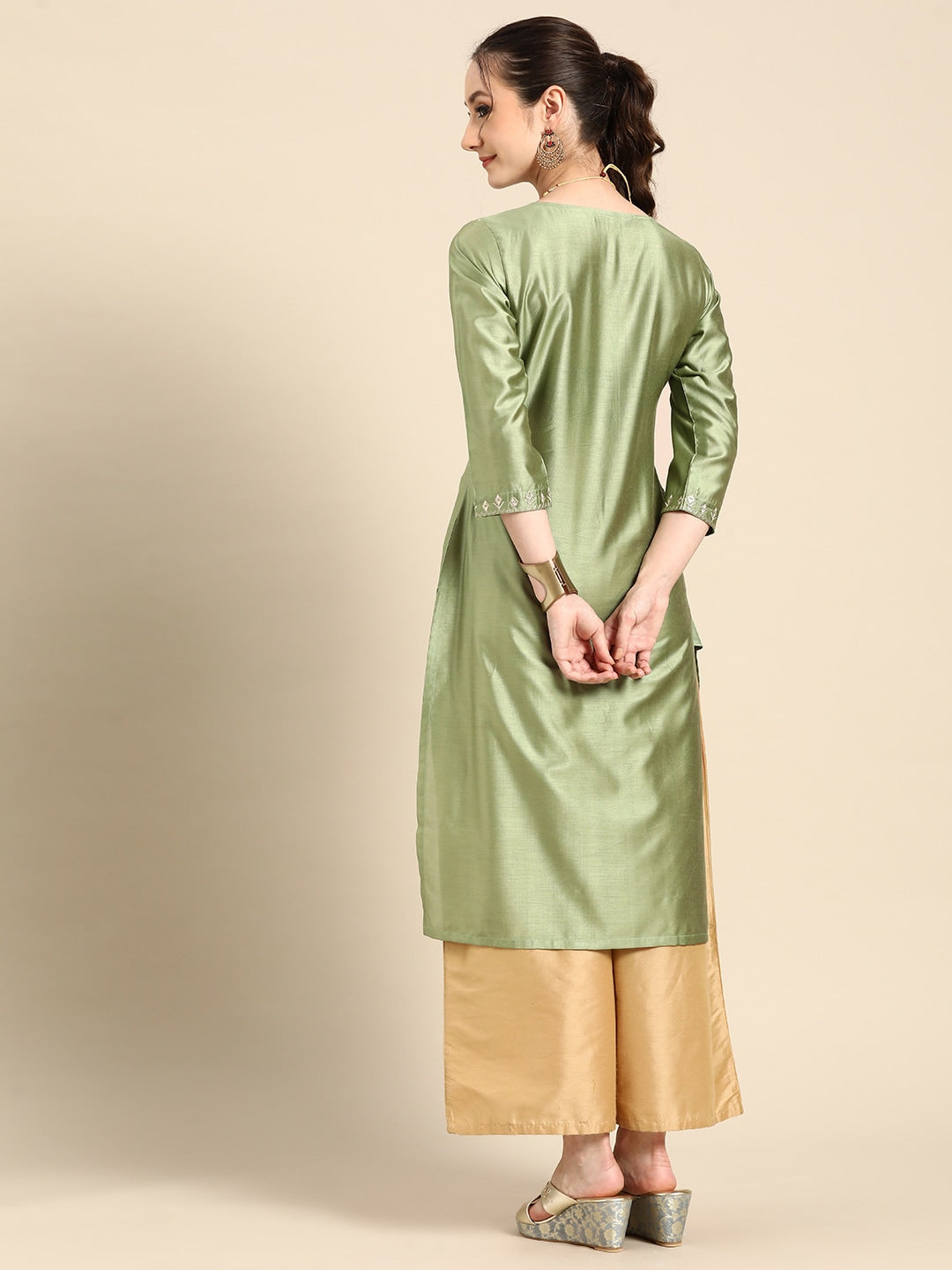 Sangria Women Floral Embroidered Thread Work Pastels Kurta | Grocsy