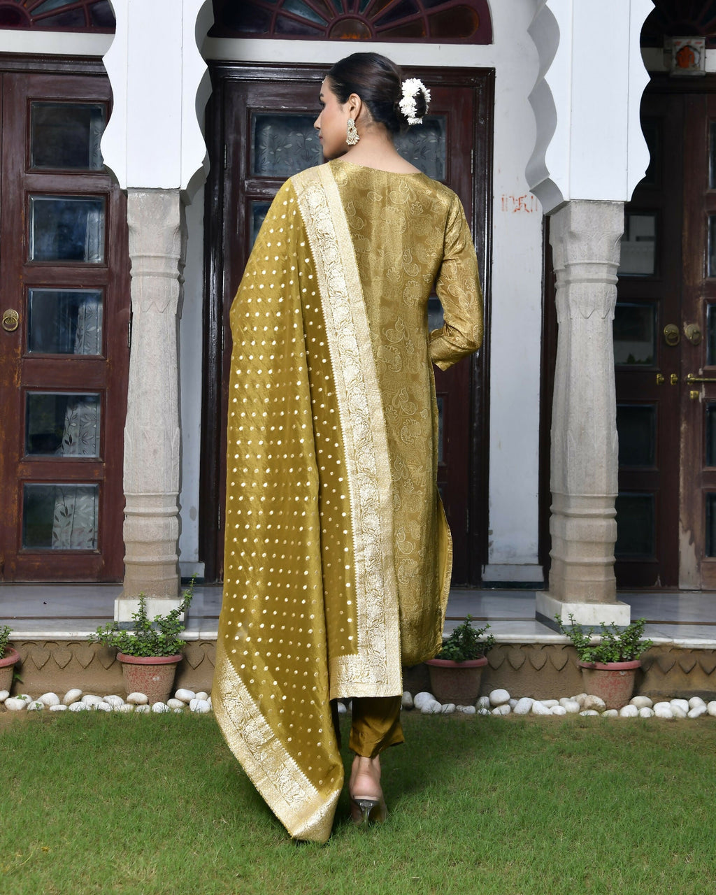 Vaasva Women's Digital Printed Tissue Suit Set With Solid Pant & Brocade Dupatta | Grocsy
