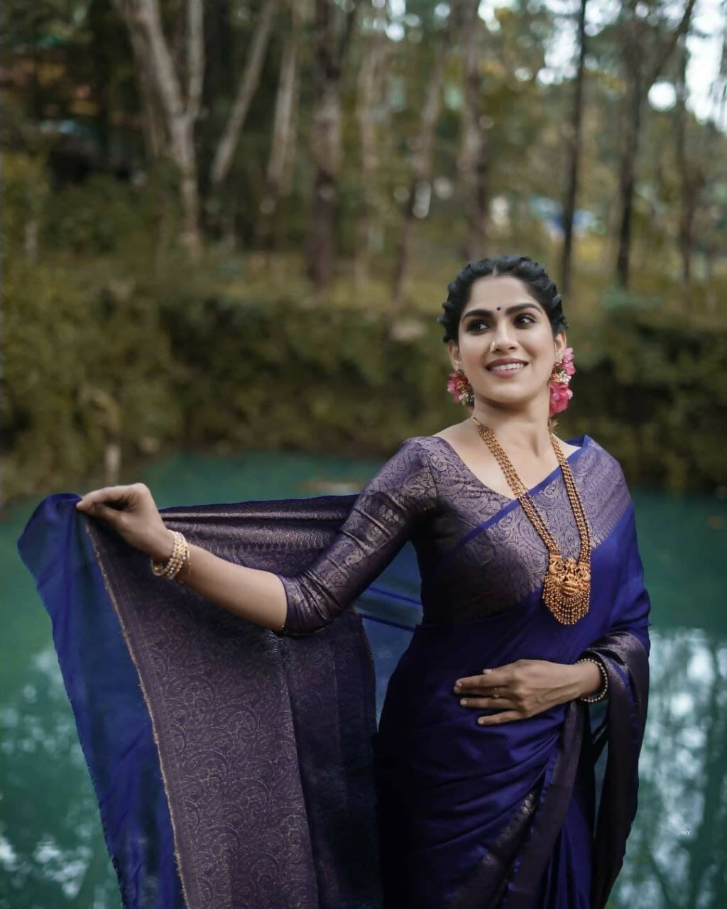 DEIANA'S Beautiful Designer Golden zari Soft Lichi Silk Saree - Navy Blue | Grocsy