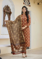 Kaajh Women's Maroon Cotton Printed Kurta Pant Set With Dupatta | Grocsy