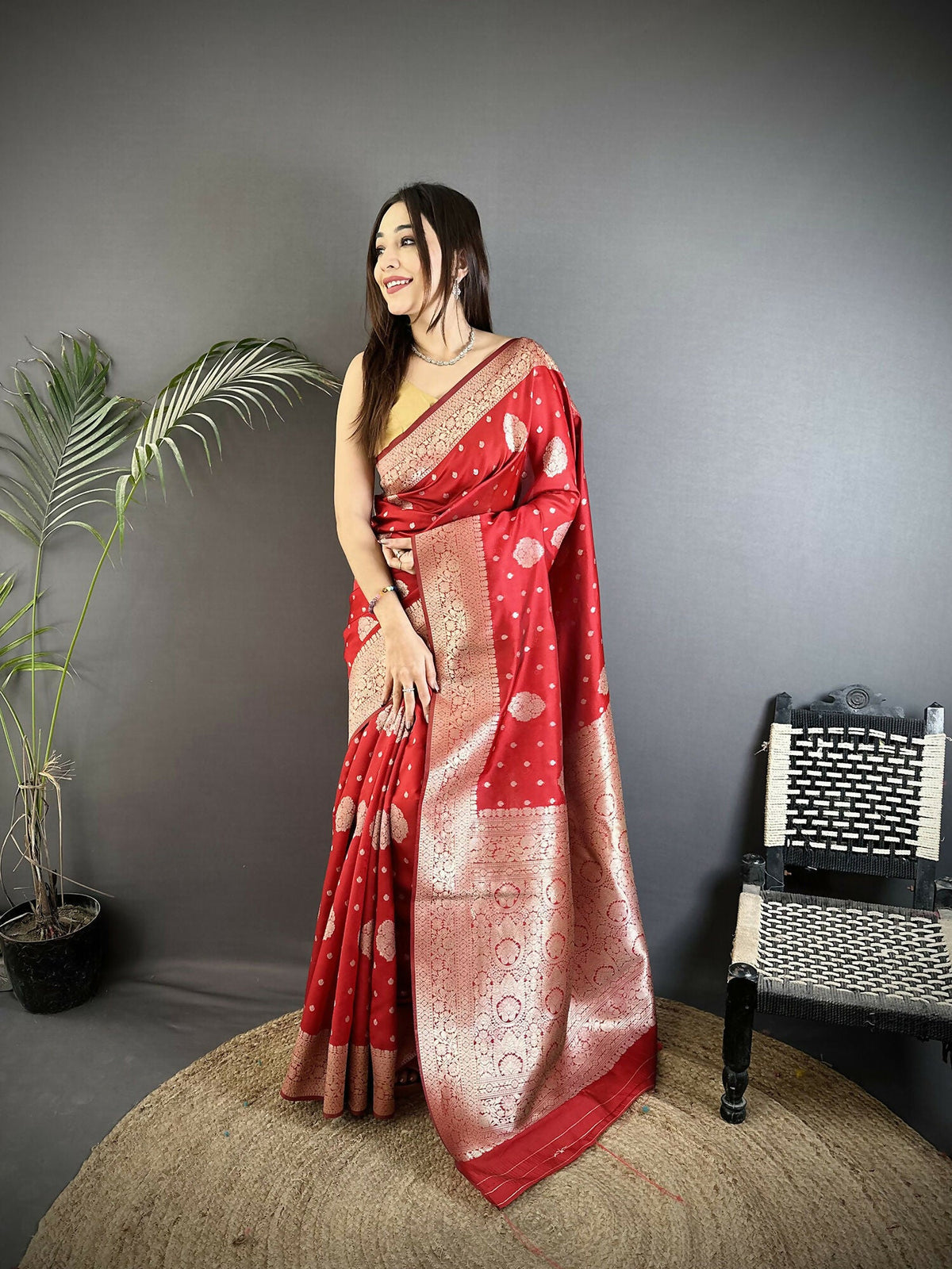 Joban Fashion Red Floral Jacquard Woven Design Cotton Silk Banarasi Silk Saree | Grocsy