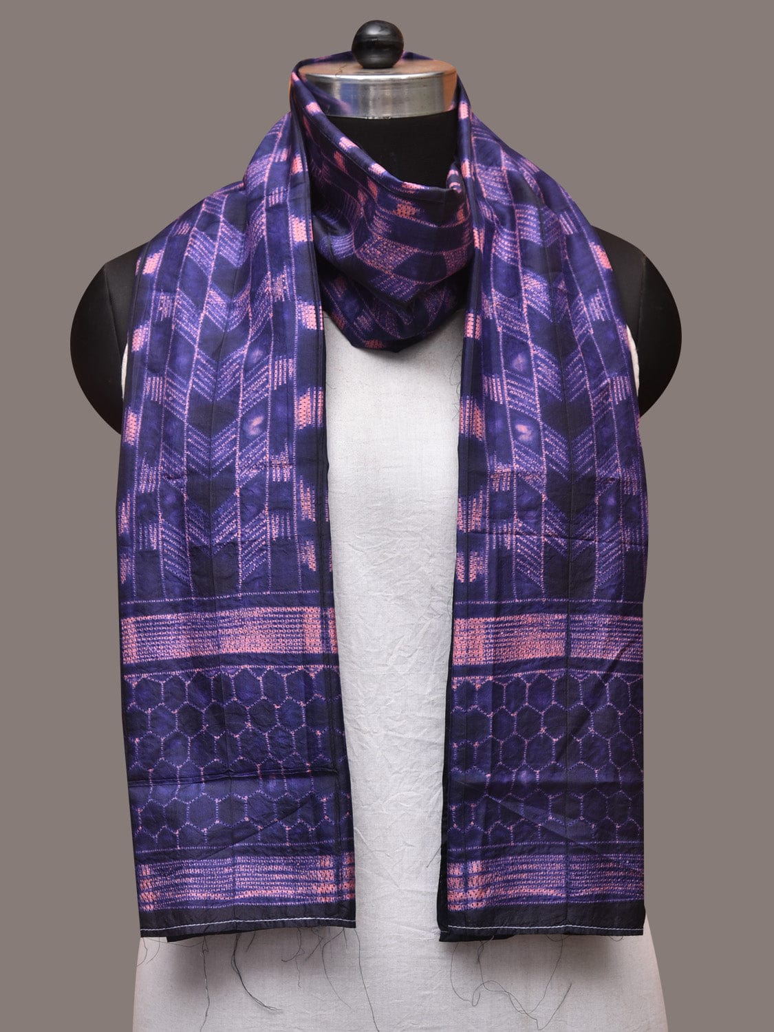 Dark Blue and Pink Shibori Silk Handloom Stole with Zig-Zag Design - Global Threads | Grocsy