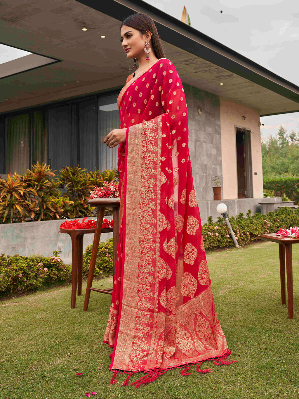 Tikhi Imli Pink Ethnic Motifs Woven Design Zari Saree | Grocsy