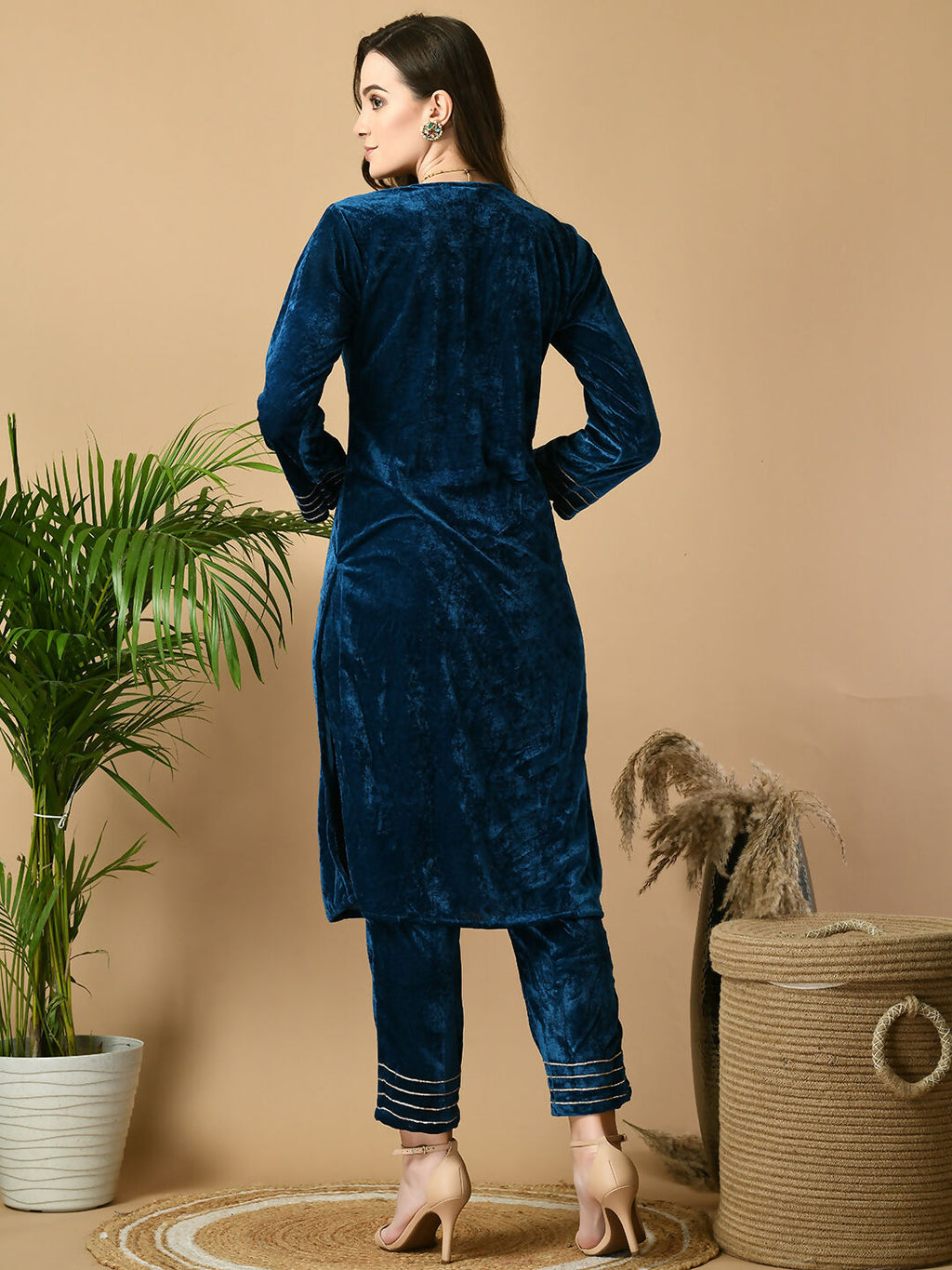 Myshka Women's Teal Velvet Kurta With Trousers Party Sets | Grocsy