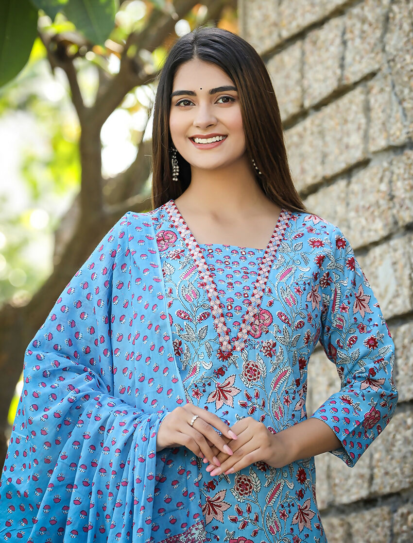 Kaajh Women's Blue Printed Kurta Pant Set With Dupatta | Grocsy